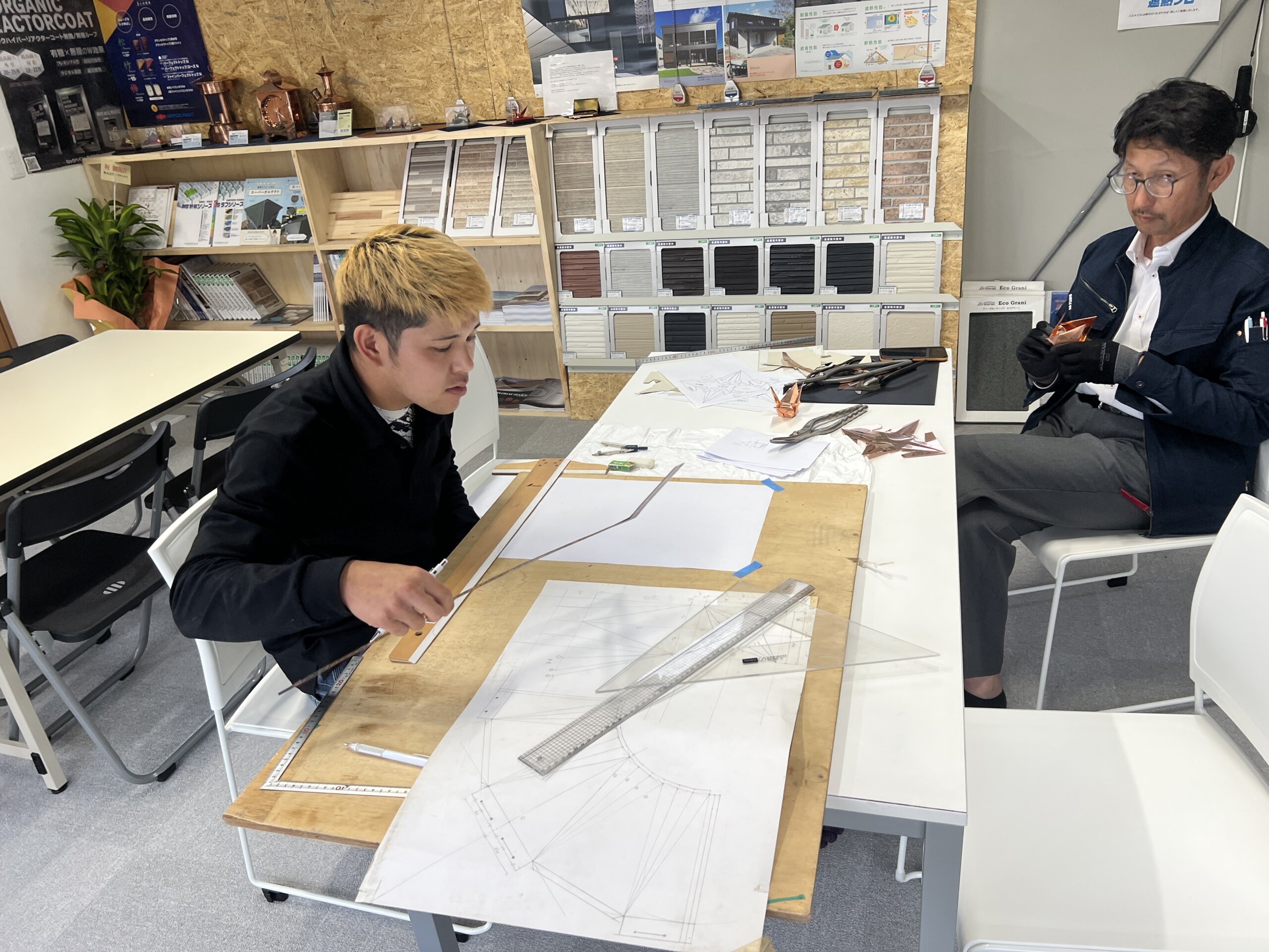 職人による屋根工事